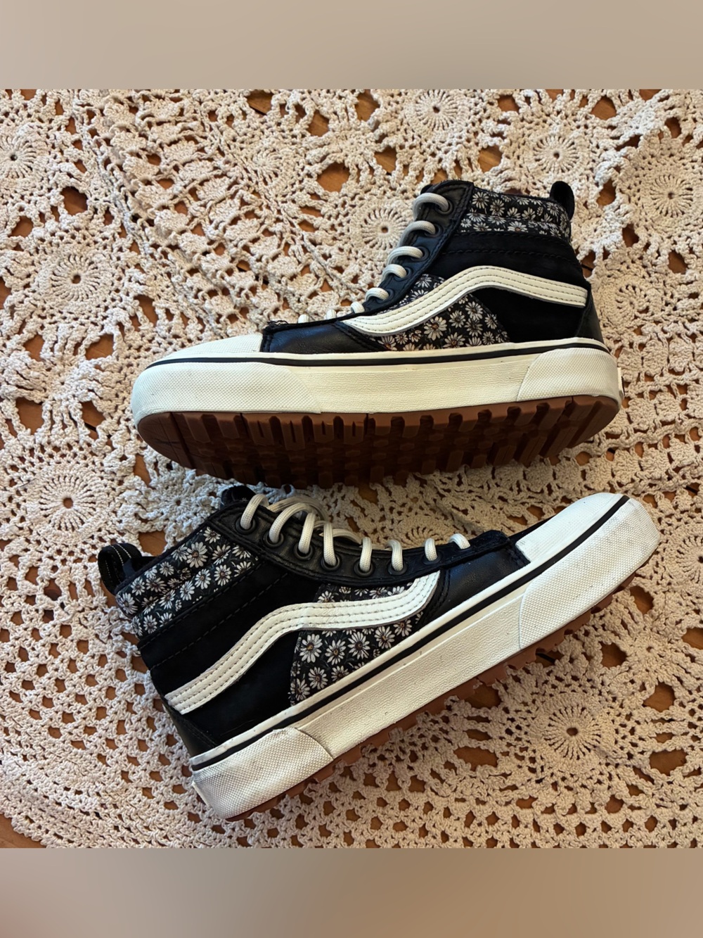 Vans SK8 Hi MTE Black Daisy Print Boot Sneakers - Picture 8 of 9